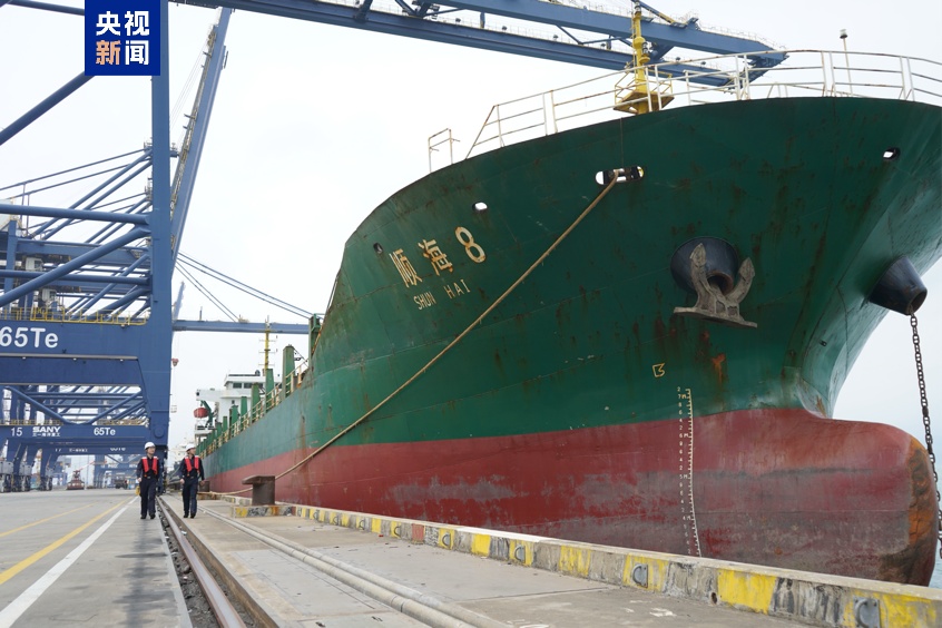 拱北关区首票水水中转多式联运货物顺利通关 拱北关区首票水水中转多式联运货物顺利通关