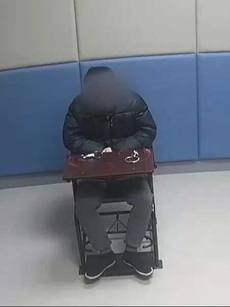 抓现行!跨省“取货”回来,还没下车就栽了…… 抓现行!跨省“取货”回来,还没下车就栽了……