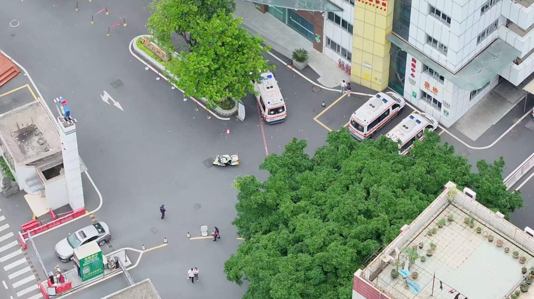 广州街坊清明祭扫时突然倒地昏迷，公安紧急调度警用无人机，5分钟极速送医