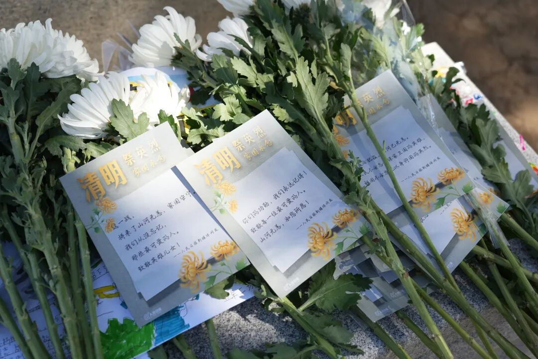 “我们记得,他们就永远活着” “我们记得,他们就永远活着”