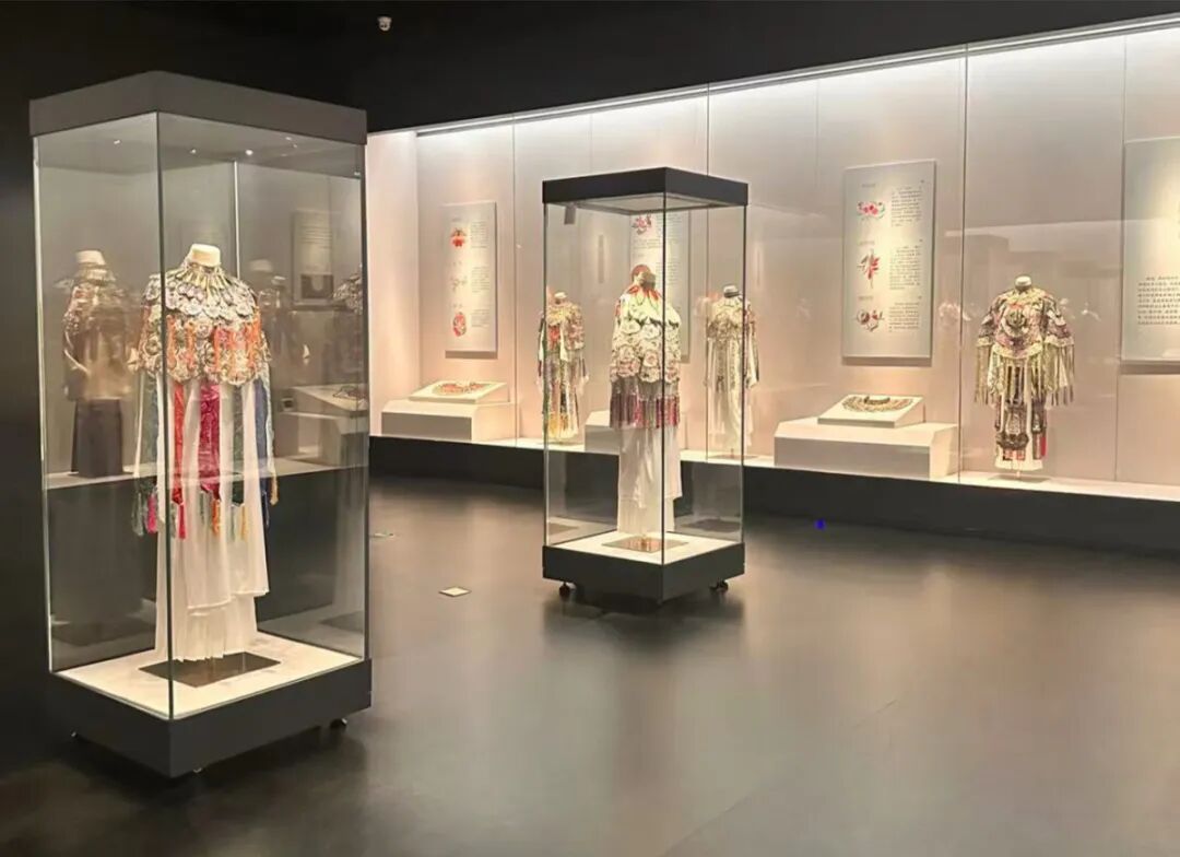 “拿起抹布,你叫我保洁阿姨;一开口,你得叫我金牌讲解员” “拿起抹布,你叫我保洁阿姨;一开口,你得叫我金牌讲解员”