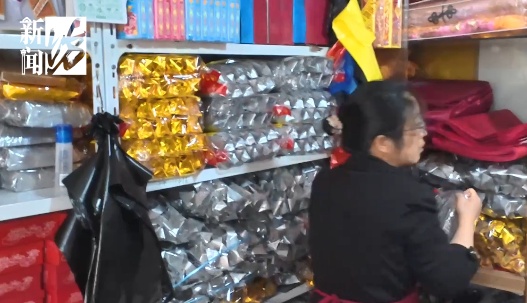 上海一小区楼道突然大火！涉事阿婆：只是想赚点零花钱……