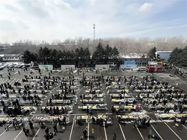 哈尔滨市清明小长假首日13万人错峰出行祭扫 哈尔滨市清明小长假首日13万人错峰出行祭扫