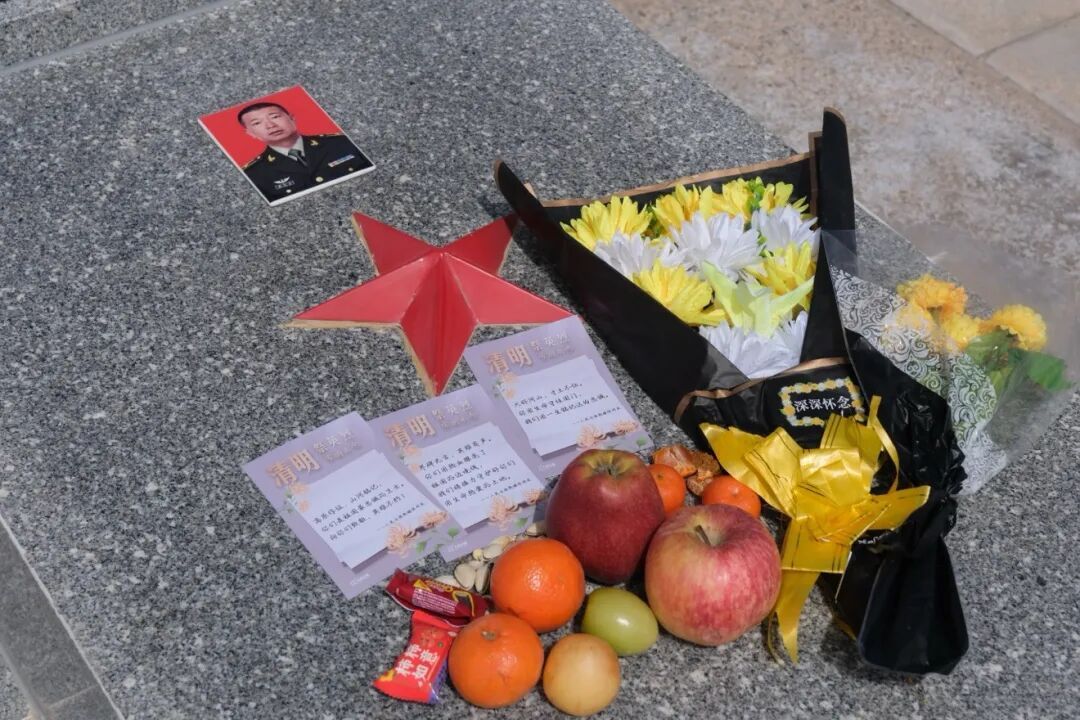 “我们记得,他们就永远活着” “我们记得,他们就永远活着”