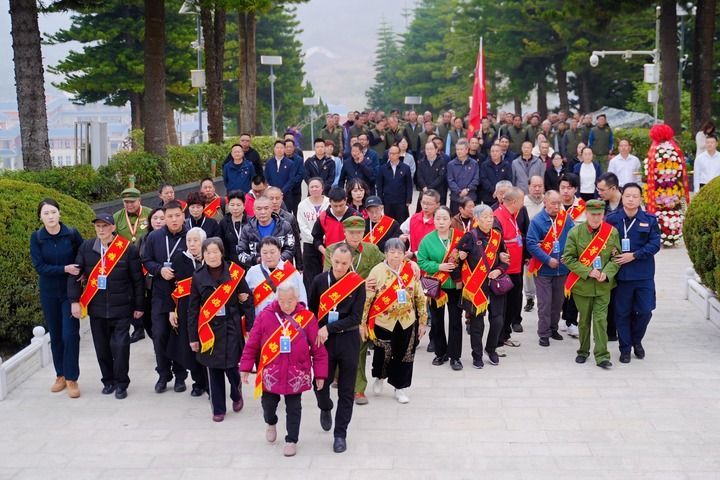 替烈士行孝,“我就是你们的儿子” 替烈士行孝,“我就是你们的儿子”