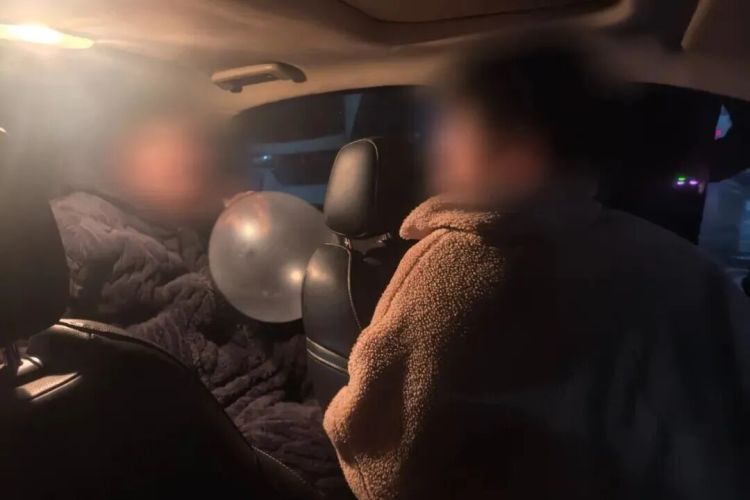 抓现行!跨省“取货”回来,还没下车就栽了…… 抓现行!跨省“取货”回来,还没下车就栽了……