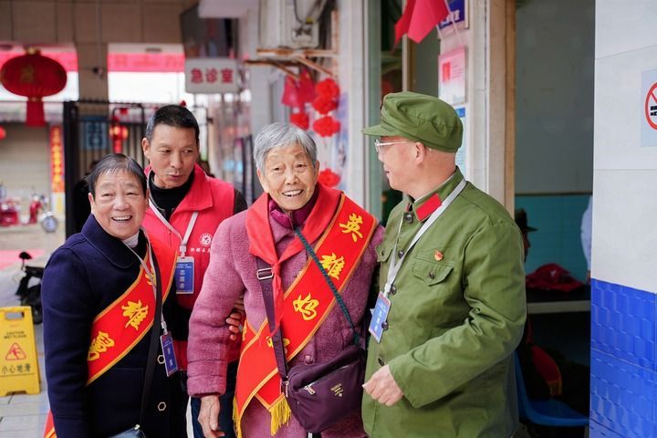 替烈士行孝,“我就是你们的儿子” 替烈士行孝,“我就是你们的儿子”