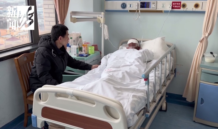 上海一小区楼道突然大火！涉事阿婆：只是想赚点零花钱……