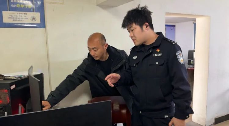 7人团伙江边踩点,被警方“一网打尽” 7人团伙江边踩点,被警方“一网打尽”