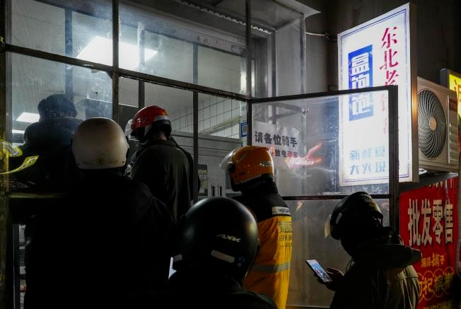 当日未售完饭菜，1元一份！网友：就该他发财