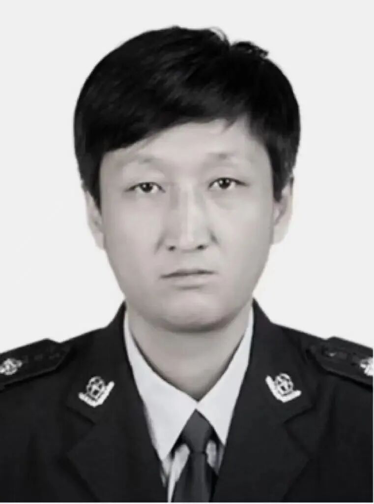 内蒙古通辽市民警尹宏伟值班期间突发疾病不幸逝世,终年52岁 内蒙古通辽市民警尹宏伟值班期间突发疾病不幸逝世,终年52岁