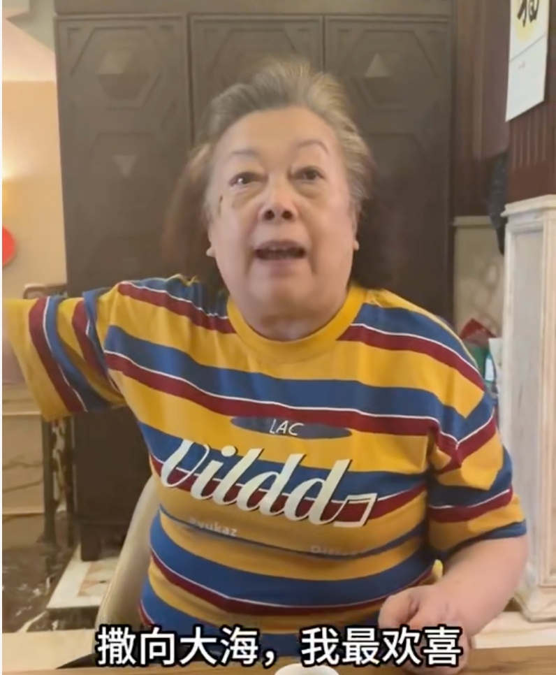 演员陈龙催母亲体检被怼得哑口无言！ 母亲：“我有自己的指标”！网友：同款老人