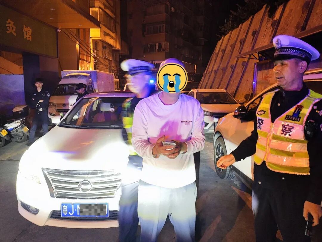 凌晨3点在路中间睡觉，司机企图甩锅被“打脸”！