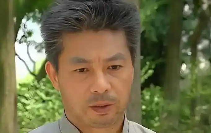 《情深深雨濛濛》中的“李副官”曹秋根已离世15年，病因公开！网友集体唏嘘，剧中的他们也已走了