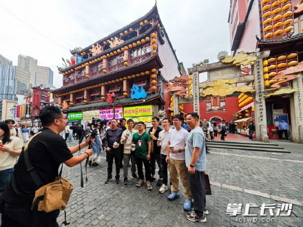 长沙商圈假期人如潮