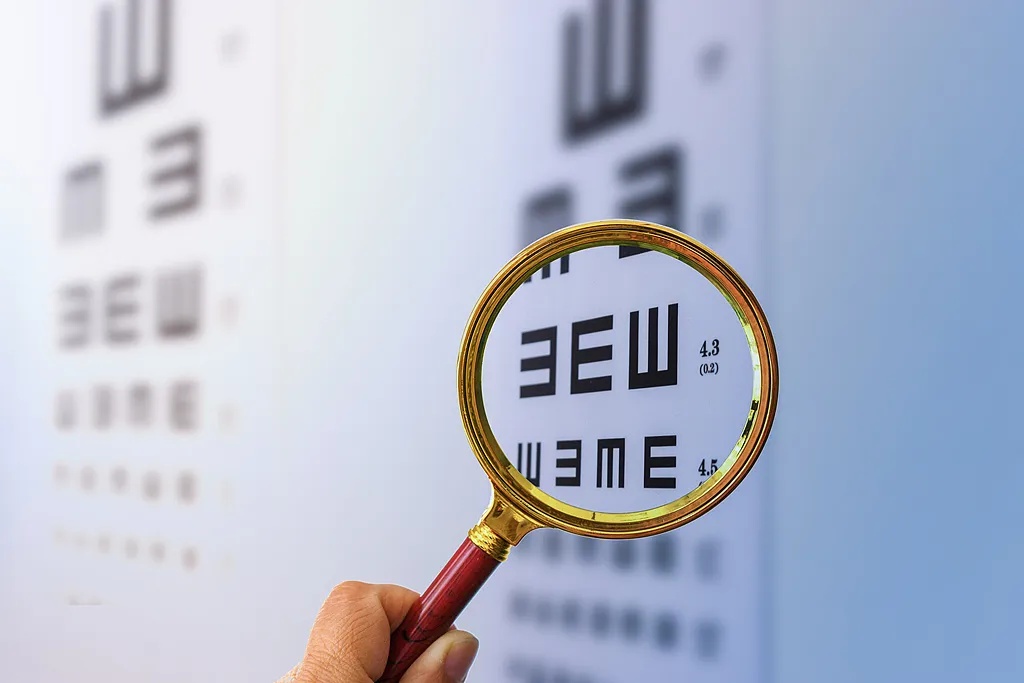 读懂眼睛的这三个“红灯信号”，出现任意一个，速去医院！