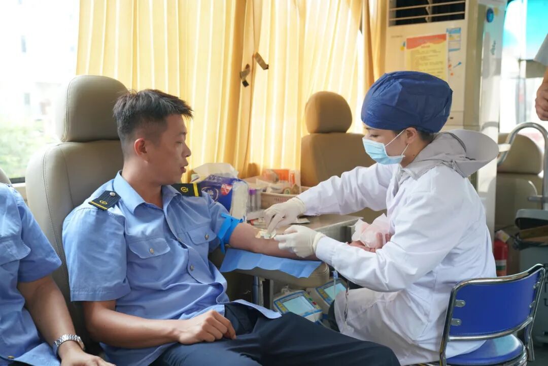 20年、70次！这名车站值班员，好样的！