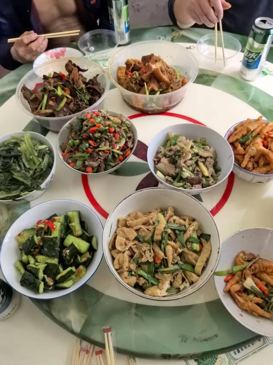 郴州小伙清明爬多座山祭祀16位先祖,花了一天时间:根在这里,祈求祖先保佑 郴州小伙清明爬多座山祭祀16位先祖,花了一天时间:根在这里,祈求祖先保佑