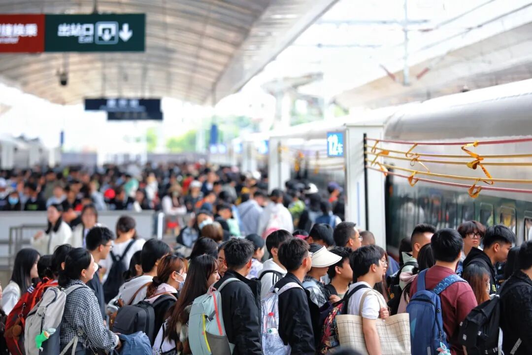 4月6日全国铁路迎来假期返程客流高峰