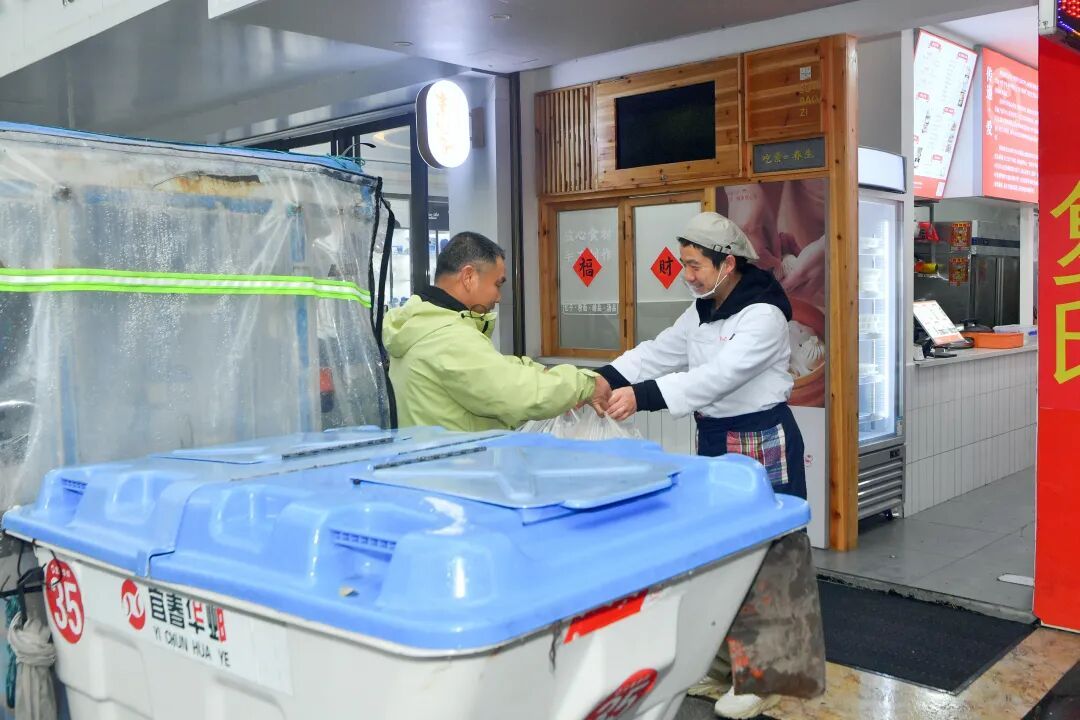 “学生考第一，想吃啥随便点” 江西一学校门口包子铺老板许下承诺