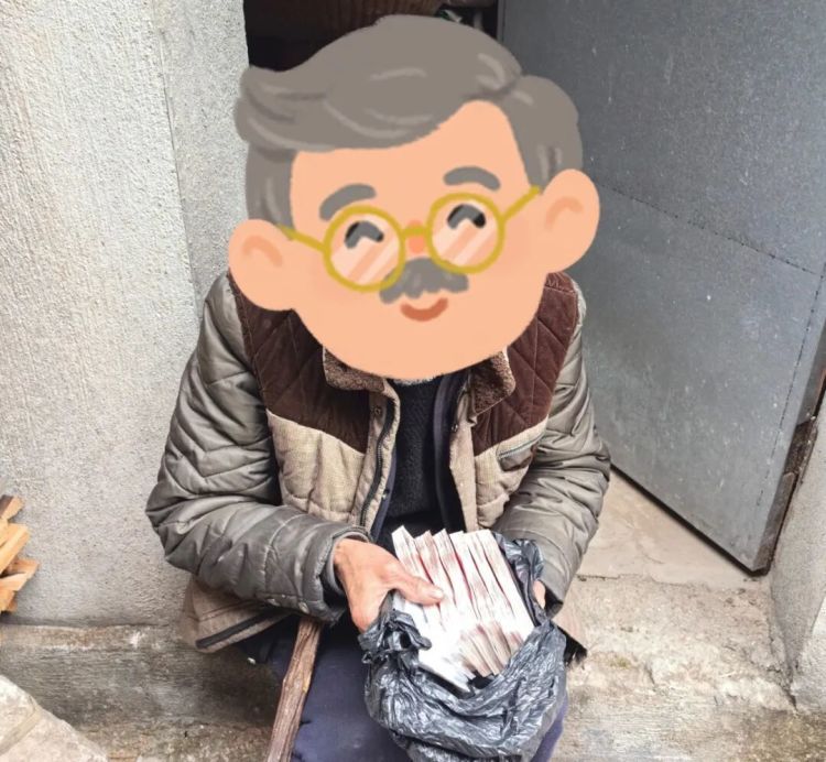 老人7万元养老钱“消失” 民辅警“地毯式”排查