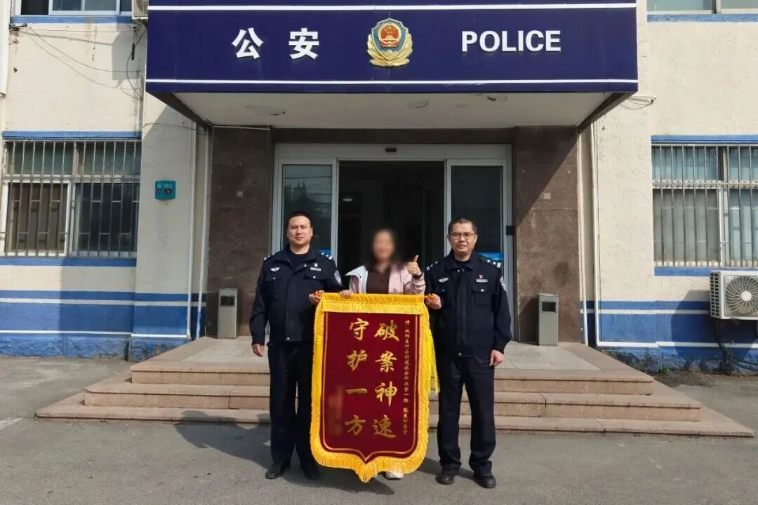 男子翻窗行盗，第一件事竟是拜关公！监控拍下荒唐一幕