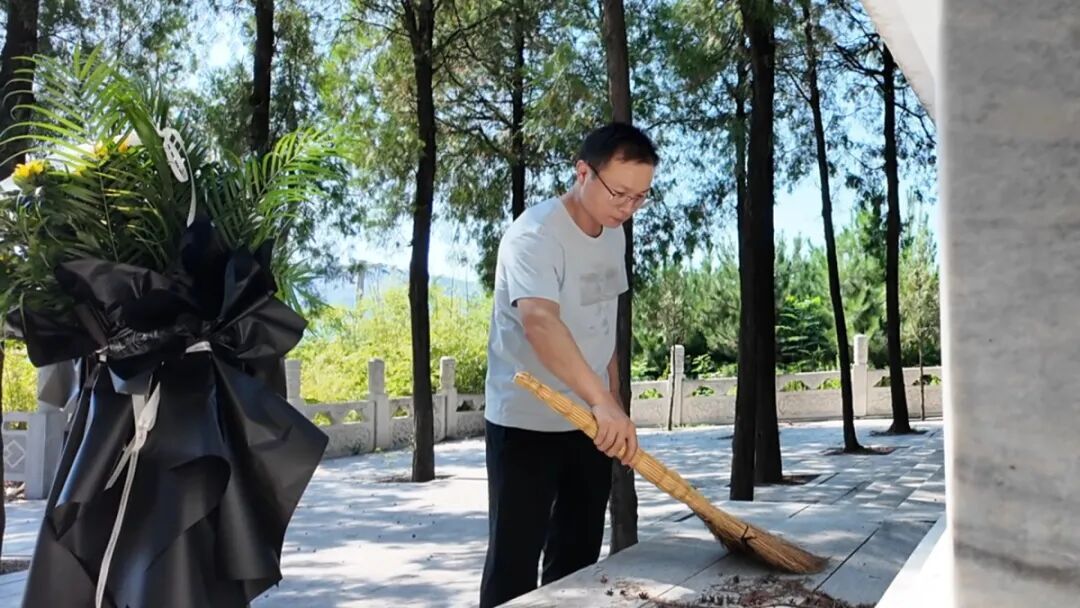 13位"陌生人"被写进家谱 13位"陌生人"被写进家谱