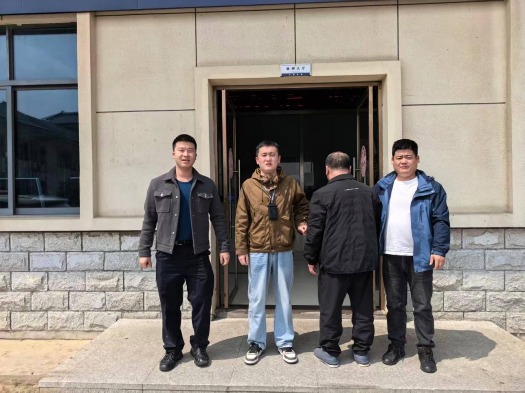 诈骗近百万男子化身“本分”猪肉摊主潜逃26年，连妻子都从未察觉……