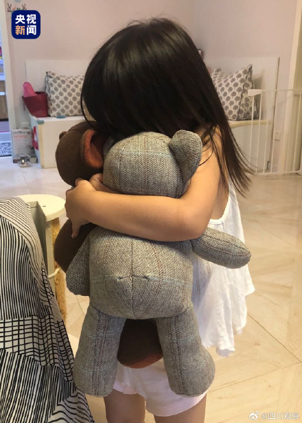 重庆女孩7年制作500多只思念熊