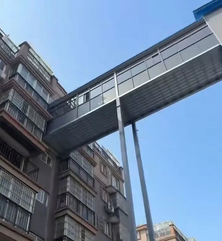 小区楼栋加装电梯只到1个楼层! 这家住户太有实力? 真相出人意料…