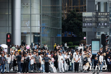 长沙商圈假期人如潮