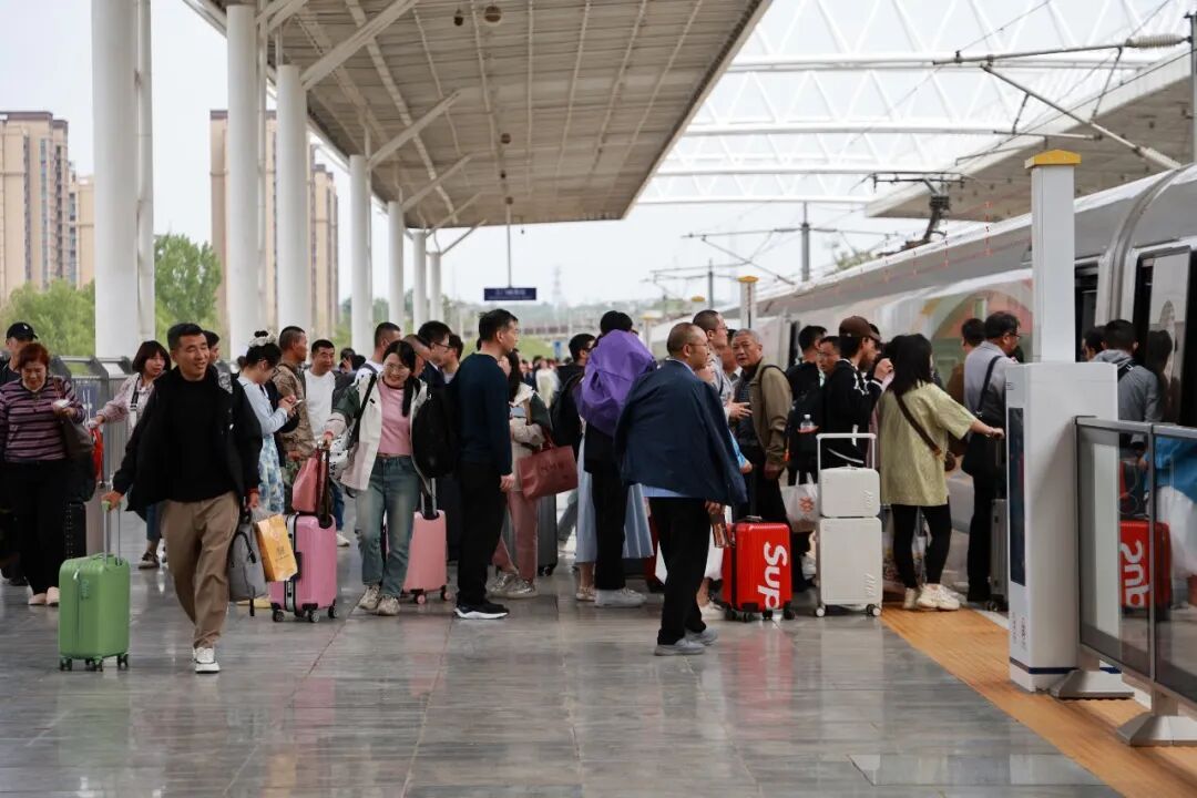 预计发送超百万人！国铁郑州局增开列车迎接清明返程高峰