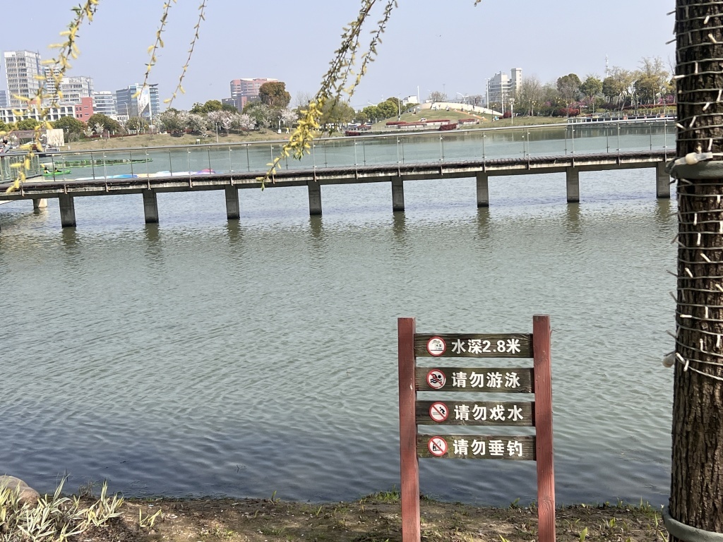 男子跳湖救下溺水孩子后默默离开,“我正好在就下去了” 男子跳湖救下溺水孩子后默默离开,“我正好在就下去了”