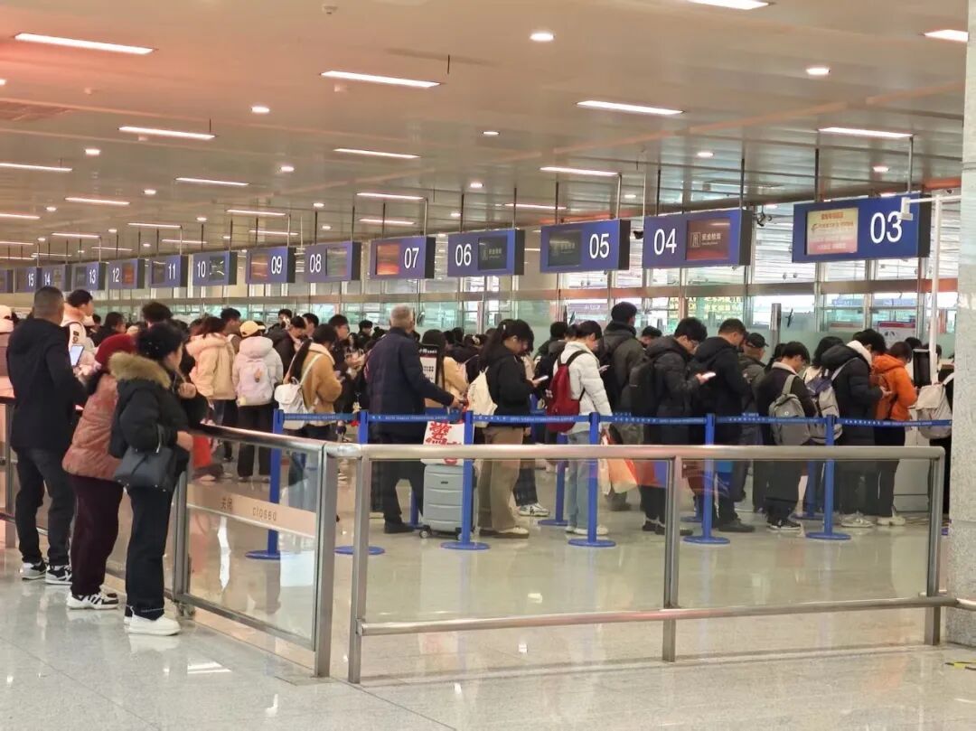 假期民航升温，黄山、池州机场客流同比增长超50%