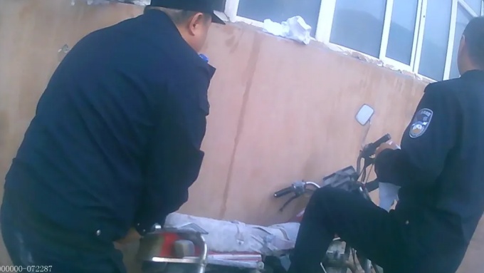 火情突发险象环生 警民同心勇救被困群众