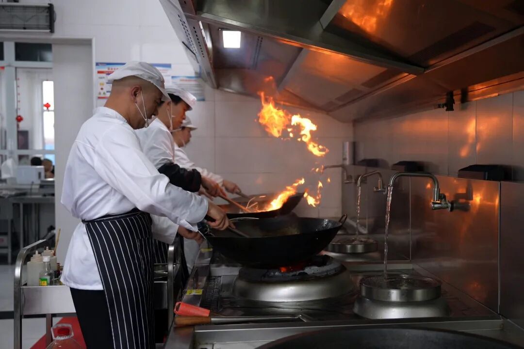 日均接待火车司机400余人次,入住全程不到10分钟! 日均接待火车司机400余人次,入住全程不到10分钟!