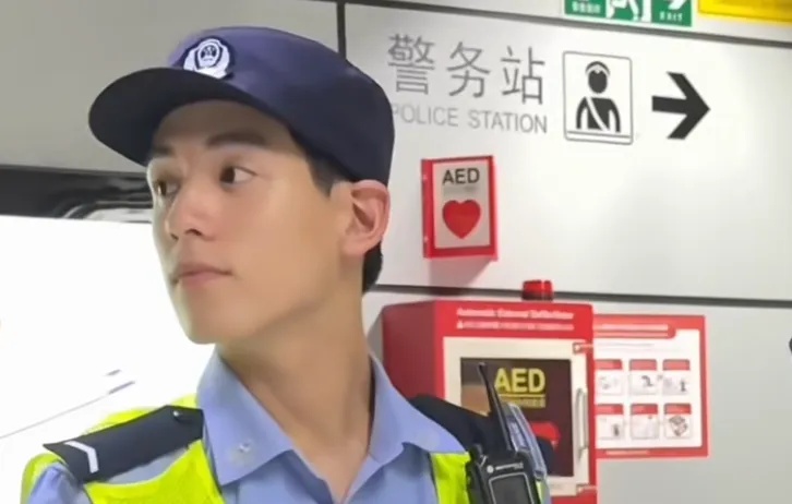 撞脸男明星的上海民警，最近"相亲到崩溃"？对象一亮相，网友直呼太配