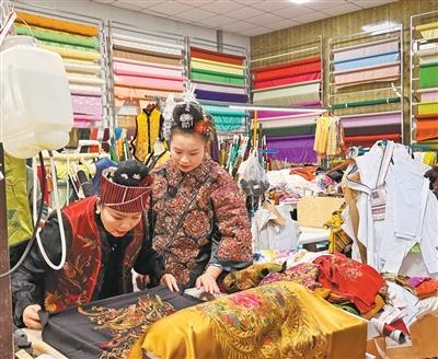 “一针一线，织就幸福生活”