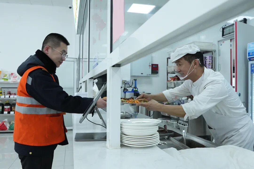 日均接待火车司机400余人次,入住全程不到10分钟! 日均接待火车司机400余人次,入住全程不到10分钟!