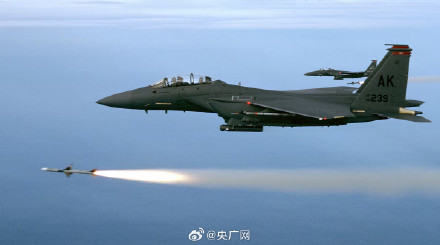 美军投百枚重907公斤炸弹掩护营救 美军投百枚重907公斤炸弹掩护营救