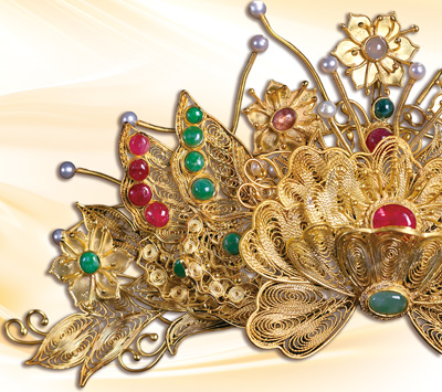 医学生→化妆师→博主,她用18个易拉罐制成凤冠 医学生→化妆师→博主,她用18个易拉罐制成凤冠