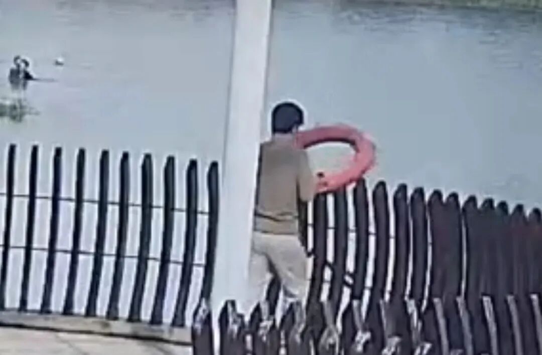 男子跳湖救下溺水孩子后默默离开,“我正好在就下去了” 男子跳湖救下溺水孩子后默默离开,“我正好在就下去了”