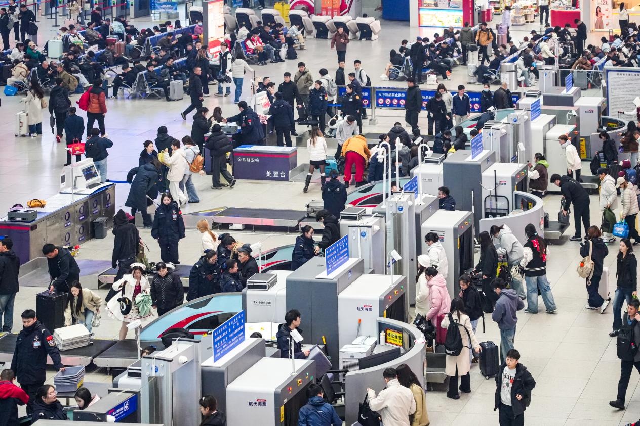 清明假期长春站发送旅客48万人次 暖心服务守护归途