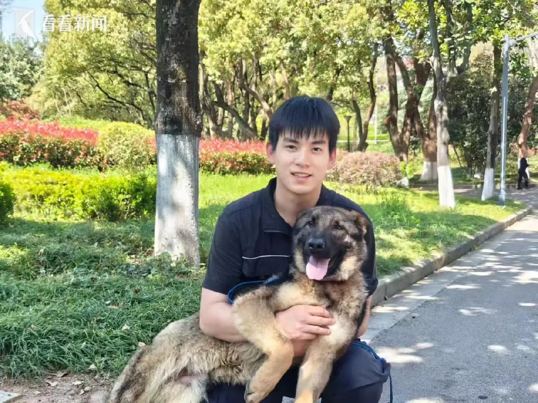 撞脸男明星的上海民警，最近"相亲到崩溃"？对象一亮相，网友直呼太配