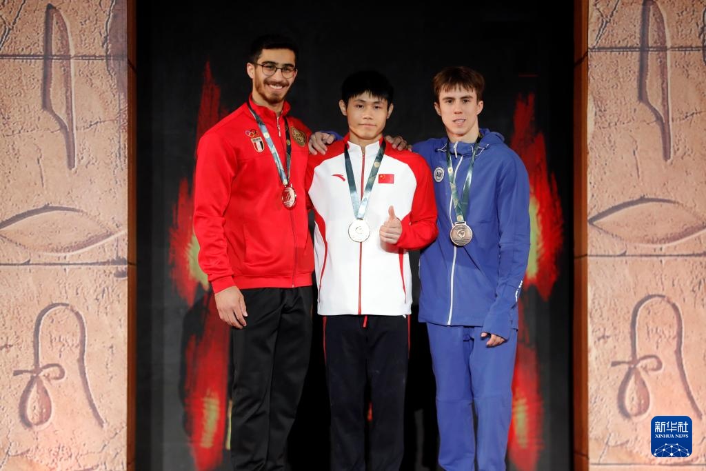 体操世界杯开罗站：刘洋获男子双杠冠军