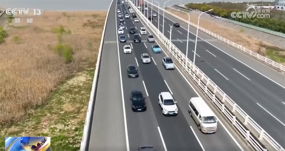 各大交通枢纽加大接驳能力应对返程客流高峰 保通保畅保安全保出行