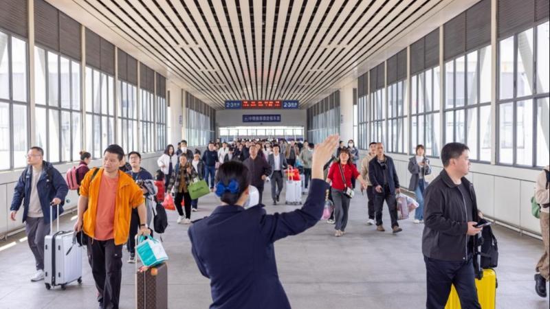 南铁迎来返程客流高峰 加开304趟列车助力旅客出行