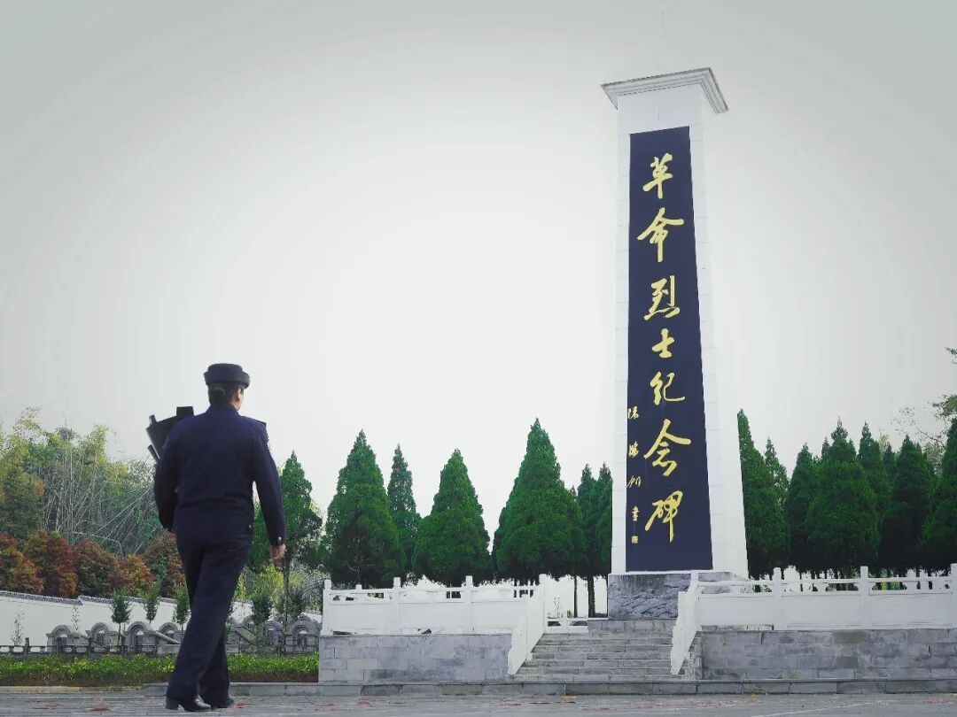 “你走后19年，爸爸还经常戴着你的帽子……”