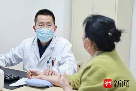 宝妈辅导作业气到犯吐酸病 宝妈长期吸二手烟致胃酸反流 宝妈辅导作业气到犯吐酸病 宝妈长期吸二手烟致胃酸反流