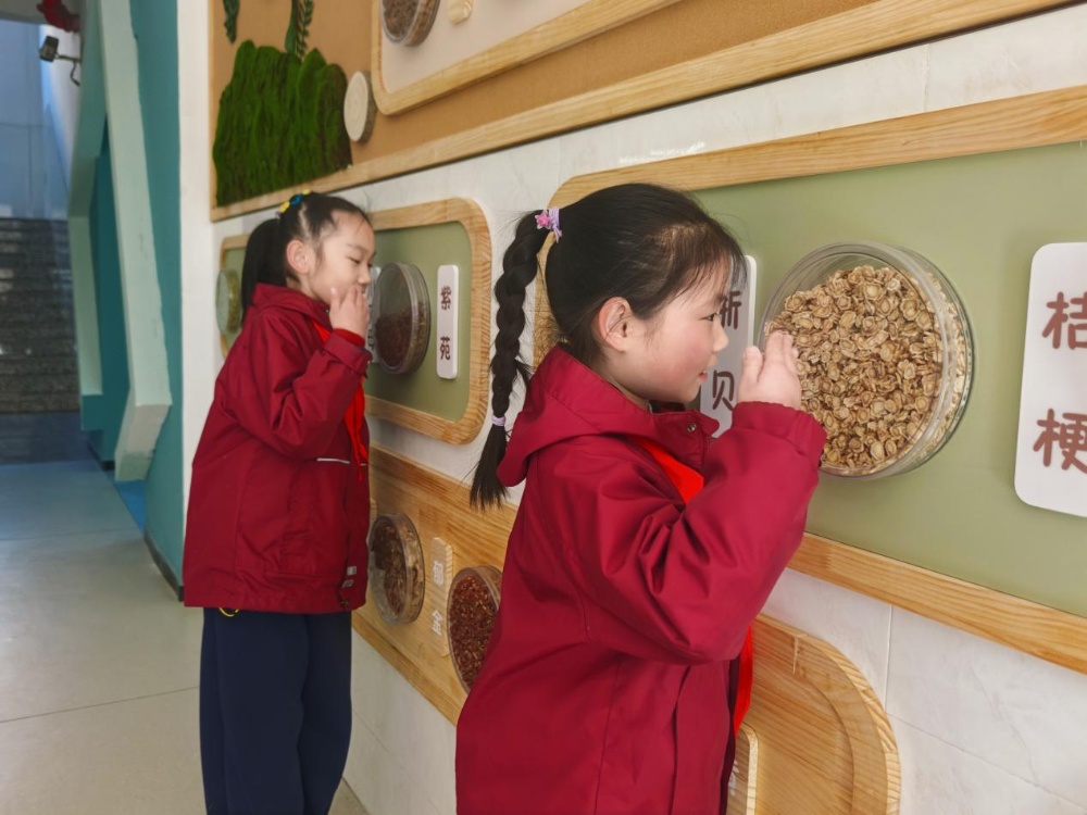 楼下开了家殡葬用品店,杭州一位妈妈:孩子怕到不敢下楼,怎么办? 楼下开了家殡葬用品店,杭州一位妈妈:孩子怕到不敢下楼,怎么办?